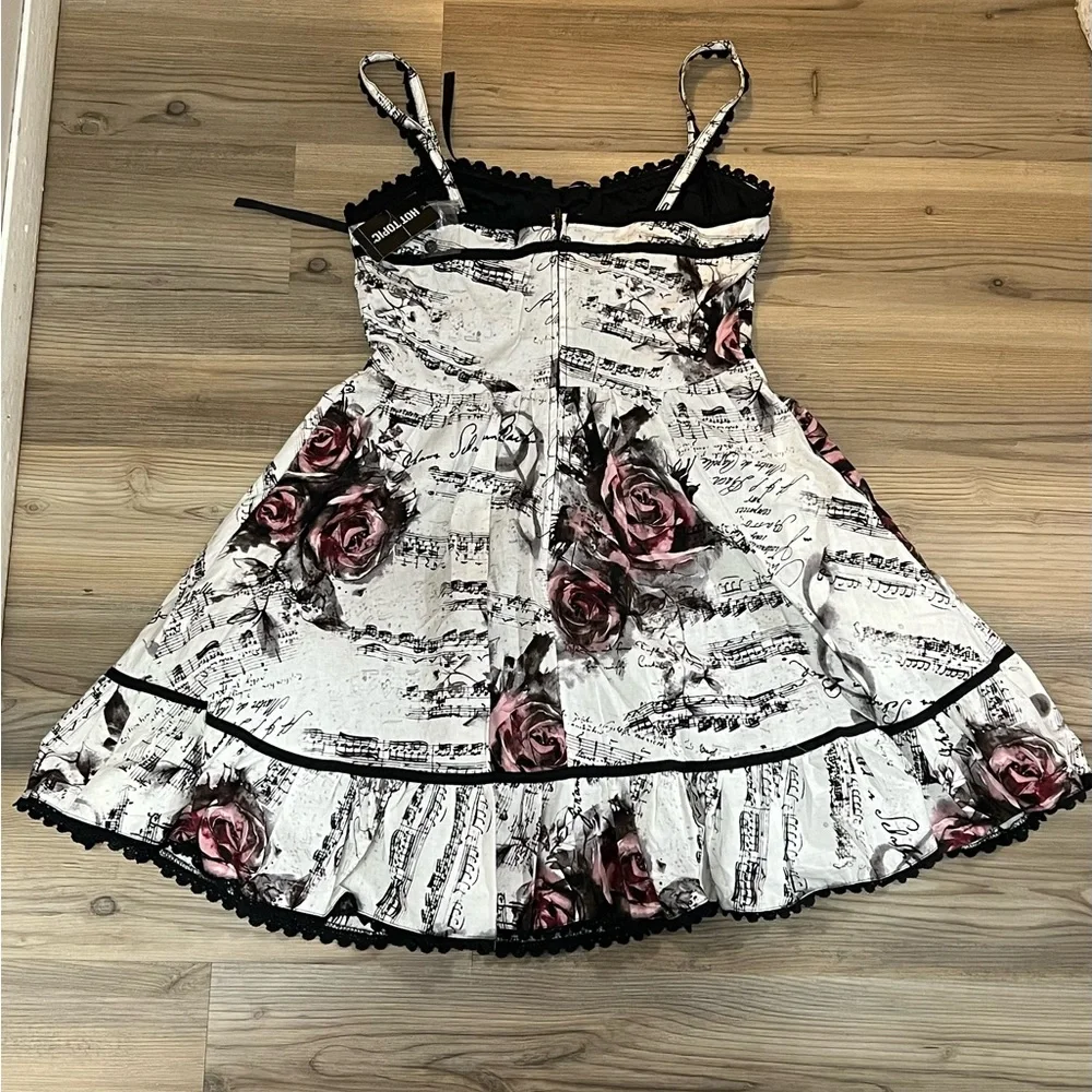 Hot Topic Dress - Picture 3 of 11